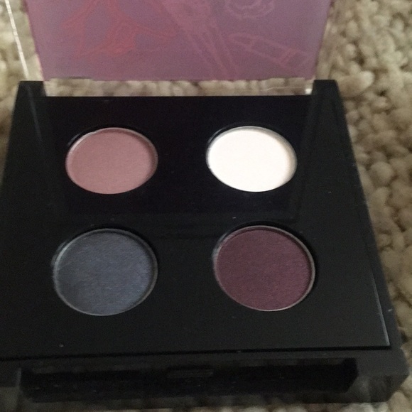 Eyeshadow Pallet - Picture 3 of 4